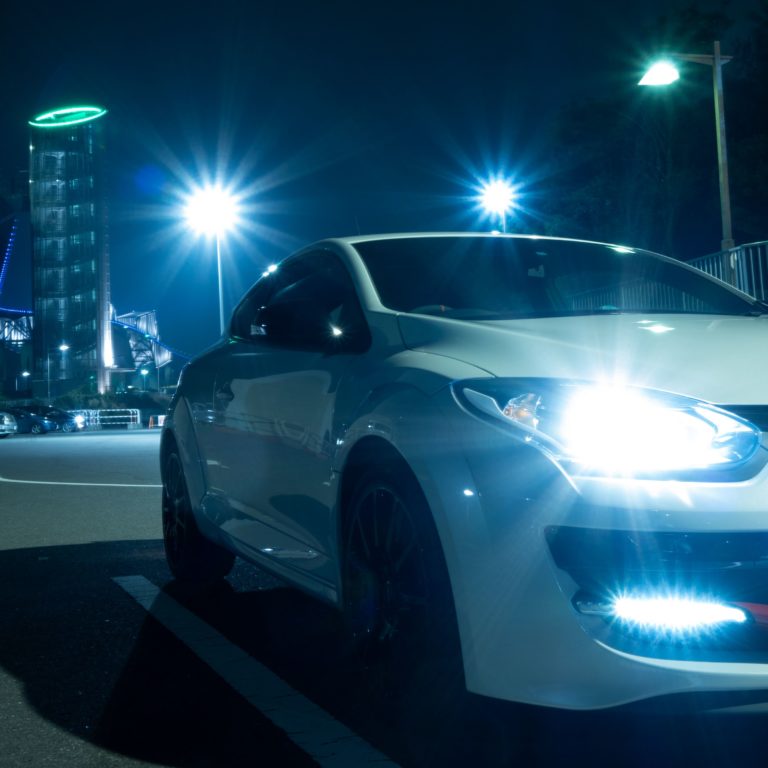 renault_megane_fary_svet_124125_2780x2780